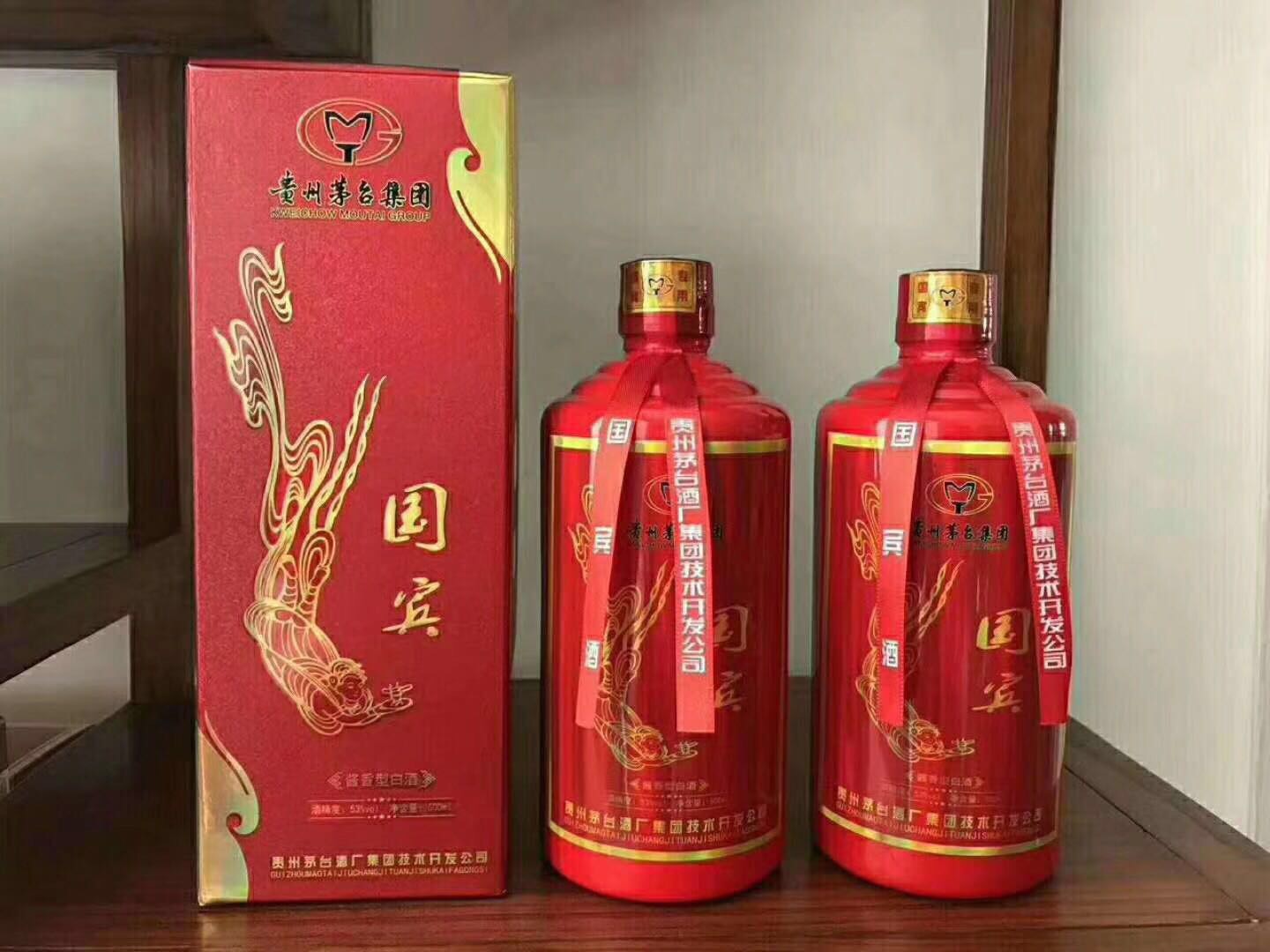 茅臺(tái) 國(guó)賓酒
貴州茅臺(tái)酒廠集團(tuán)技術(shù)開(kāi)發(fā)公司出品
醬香型 53°
精包裝 高品質(zhì) 