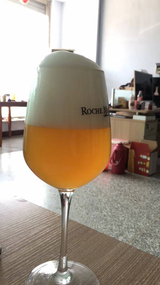 2升桶裝精釀白啤原漿啤酒?? ，營養(yǎng)有健康！