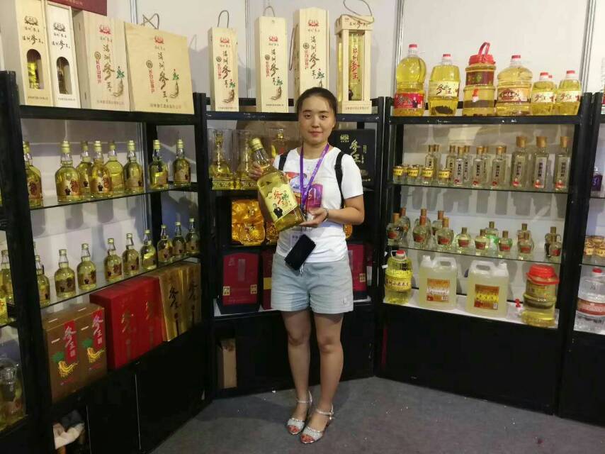 人參酒廠家，招全國空白區(qū)域經(jīng)銷商。鮮參與美酒一對一絕配，每瓶窖藏美酒都有專屬的一