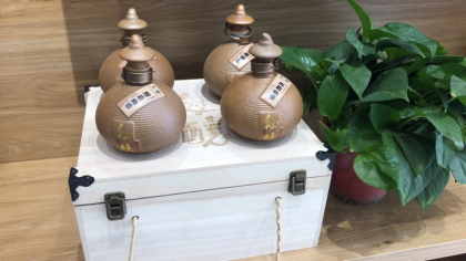 中國(guó)傳奇，北方黃酒。雙黃國(guó)粹黃酒，黃酒中的“XO”，35度黃酒國(guó)內(nèi)開(kāi)創(chuàng)者！雙黃黃