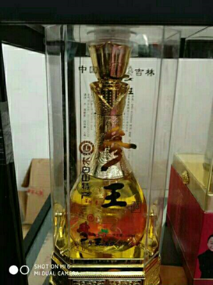 人参酒厂家，招全国空白区域经销商。鲜参与美酒一对一绝配，每瓶窖藏美酒都有专属的一