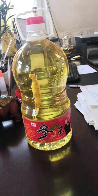 人参酒厂家，招全国空白区域经销商。鲜参与美酒一对一绝配，每瓶窖藏美酒都有专属的一