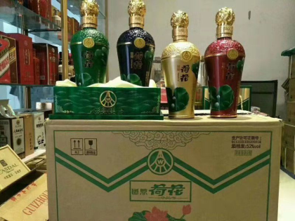 荷花酒，江苏双沟桶装酒