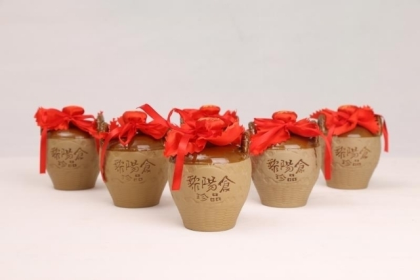 黎陽倉黃酒源于雙黃米酒，“雙黃米酒”始釀于清朝咸豐年間，距今已有二百余年的歷史。