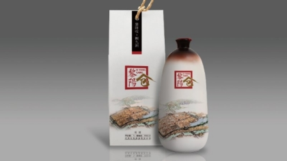 黎陽(yáng)倉(cāng)黃酒源于雙黃米酒，“雙黃米酒”始釀?dòng)谇宄特S年間，距今已有二百余年的歷史。
