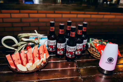 青島未來酒業8090後啤酒??恭祝黑龍江地區陳總簽約合作，繳納市場保證金，黑龍江