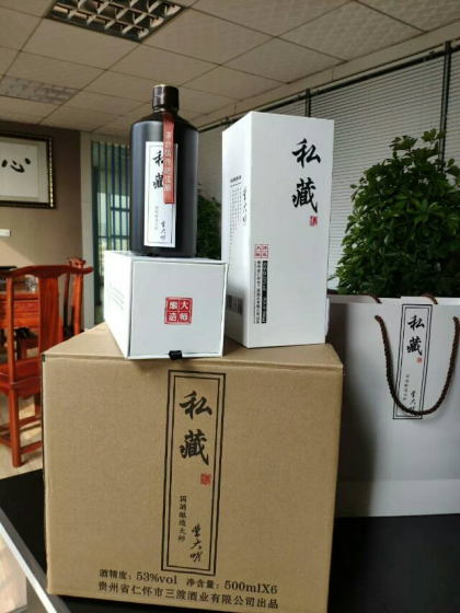 本產(chǎn)品是原茅臺集團(tuán)副總，國家級釀酒造大師曹大明于2000年親手釀造而成，具有醬香