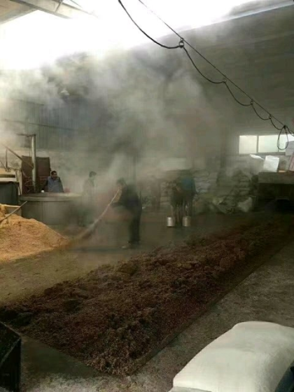酒體微黃，自然老熟，入口綿柔，不辣喉，醒酒快，五糧原漿酒誠招代理