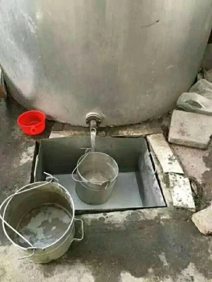 酒體微黃，自然老熟，入口綿柔，不辣喉，醒酒快，五糧原漿酒誠招代理
