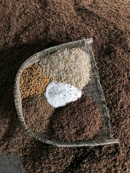 酒體微黃，自然老熟，入口綿柔，不辣喉，醒酒快，五糧原漿酒誠招代理