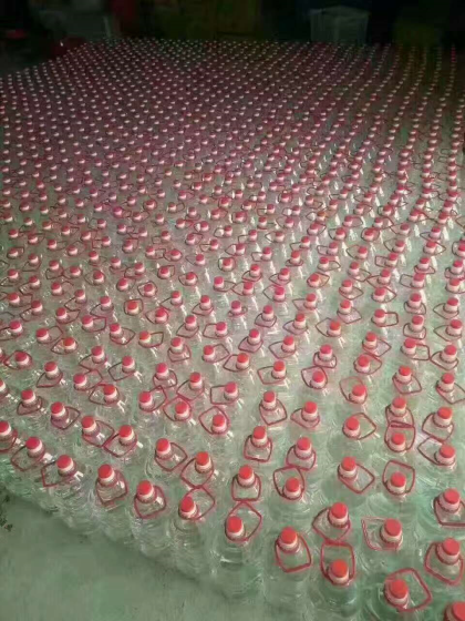 酒體微黃，自然老熟，入口綿柔，不辣喉，醒酒快，五糧原漿酒誠招代理