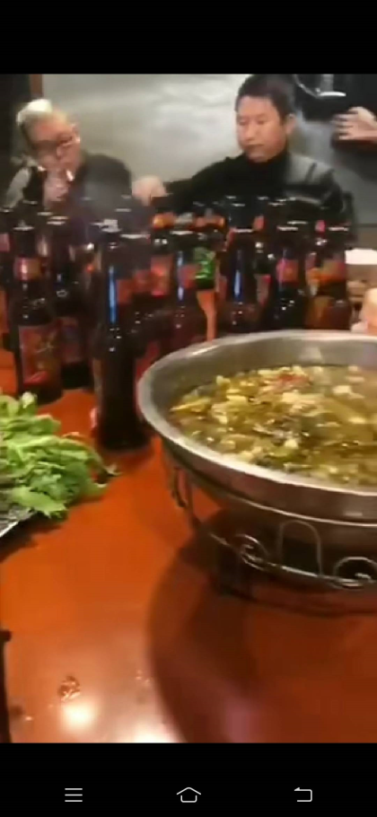 青島世紀(jì)英皇啤酒生產(chǎn)10萬噸啤酒，招商熱線18615367927