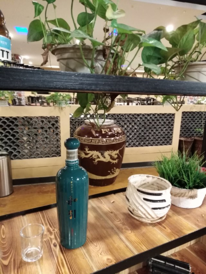 輕柔醬香輕柔香，和引芳華和引華。

新生時代新生酒，未來趨勢未來夢。