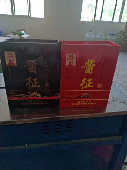 源自茅臺鎮(zhèn)中國醬酒核心產區(qū)，以素有“美酒河”之稱的赤水河為釀酒水源，采用坤沙工藝